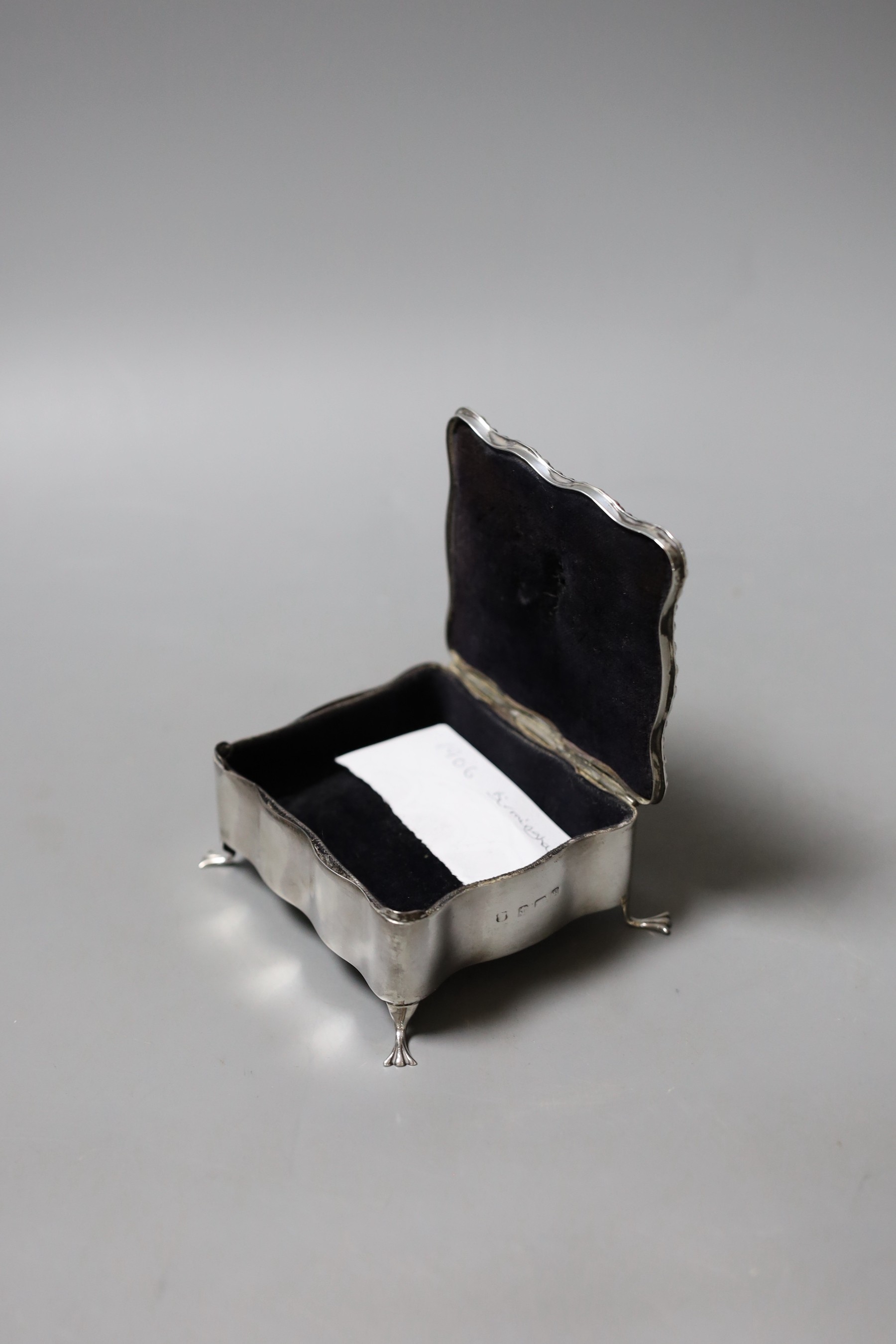 An Edwardian silver mounted trinket box, Birmingham, 1906, 88mm.